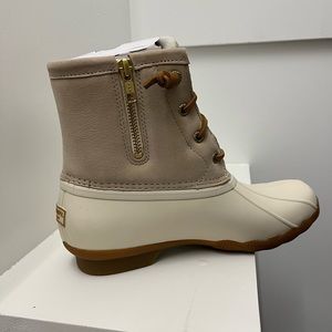 Brand new saltwater ivory sperry boots, size 7.5
